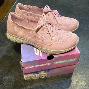 Skechers Air-cooled Memory Foam Slip on Athletic shoe size 7.5